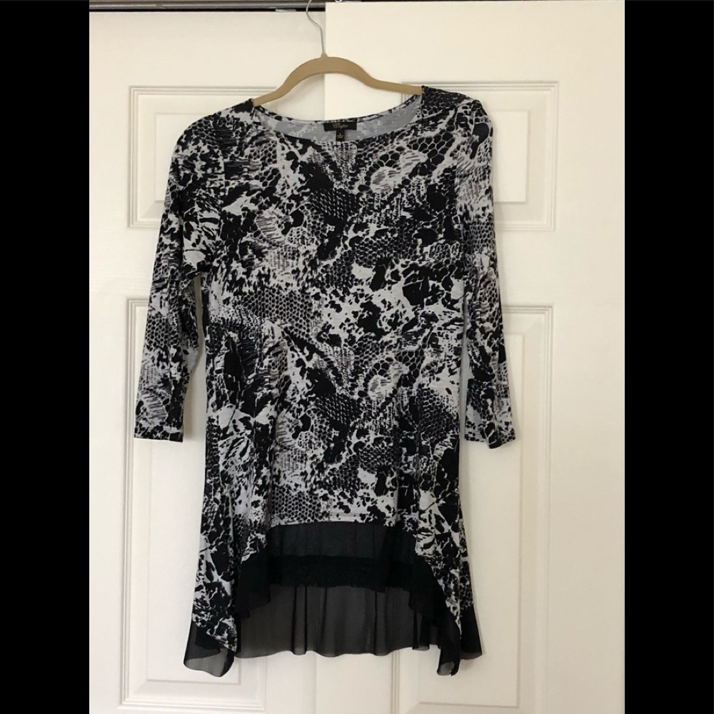 Long black and white print blouse